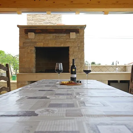 Bella Casa Hébergement de vacances Sukošan