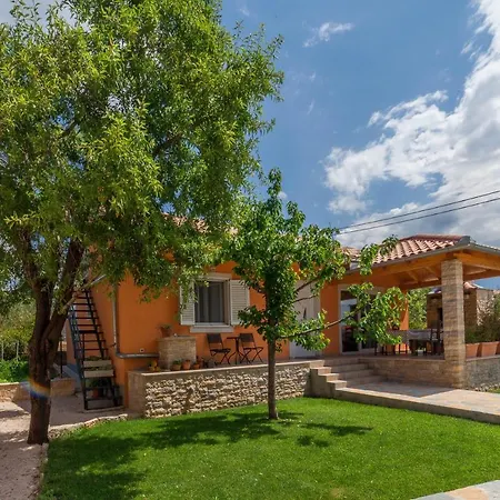 Ferienhaus Bella Casa Sukošan